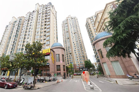 龙都龙都现代城2室2厅1卫57.5万好楼层，带附